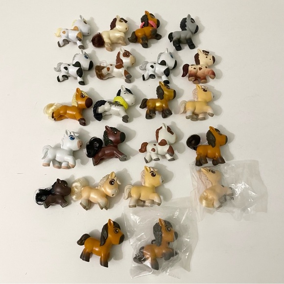 Lot of 22 Spirit Untamed Dreamworks Mini Horses - Picture 9 of 14